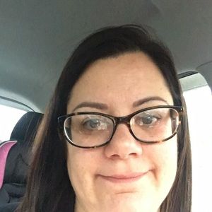 Meet your Posher, Larissa